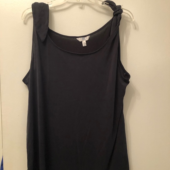 Bundle of 3 AMAZING & VERSATILE tank tops!! - Picture 14 of 14